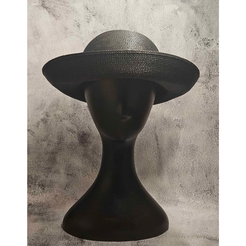 🖤 Black Structured Straw Hat with Upturned Brim – Vintage-Inspired Style